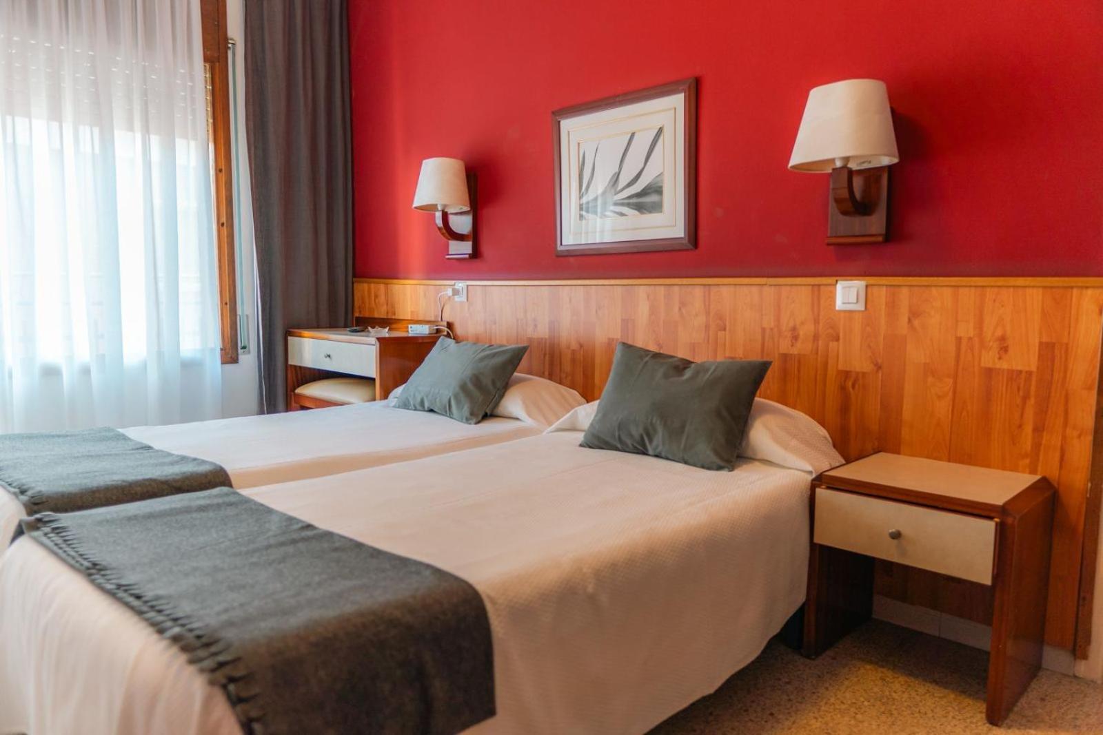 Hostal Regina Blanes Extérieur photo