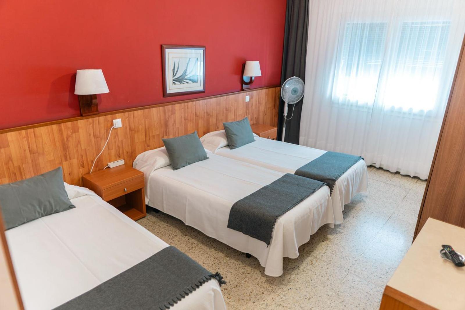 Hostal Regina Blanes Extérieur photo
